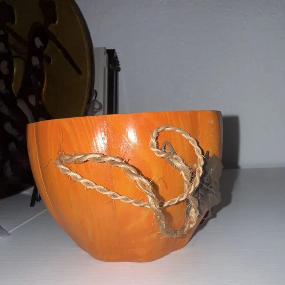 Orange Brown Wooden Round Bowl w/ Rope Handles, Leaf Pattern Decor
